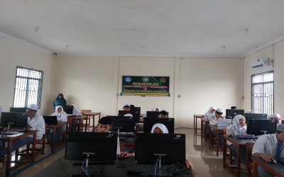 Pelaksanaan UMBK di MAS Assalam: Lancar dan Tertib pada Hari Pertama